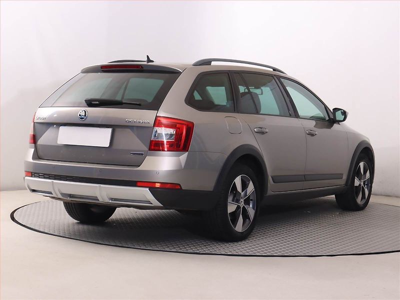 Škoda Octavia (2015) Scout 2.0 TDI, 4X4, Automat - fotka 5 z 20