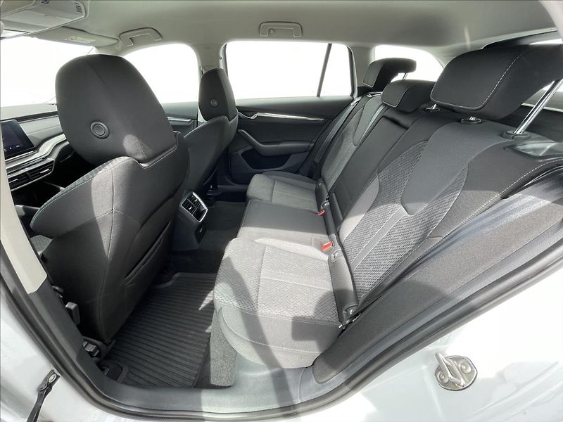 Škoda Octavia 2,0 TDI DSG Combi Style LED - fotka 16 z 24
