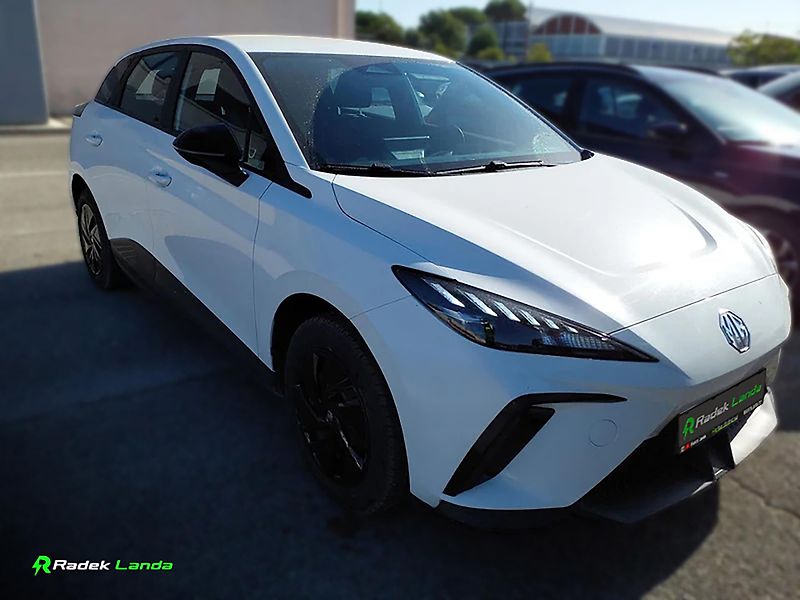 MG MG4 (2023) Standard 51 kWh, LED - fotka 1 z 8