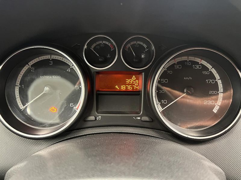Peugeot 308 1.6HDi 68kW - fotka 11 z 17