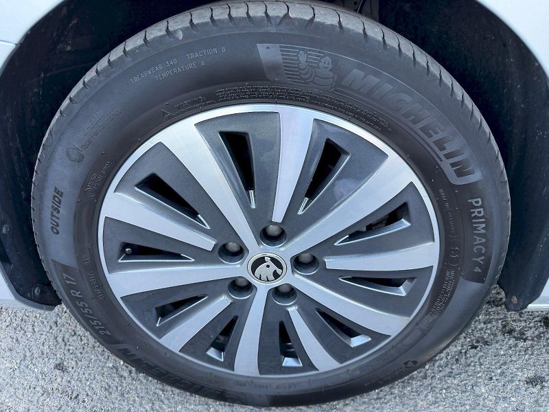 Škoda Superb (2023) 2.0 TDI 110kW DSG Style Plus M - fotka 35 z 35