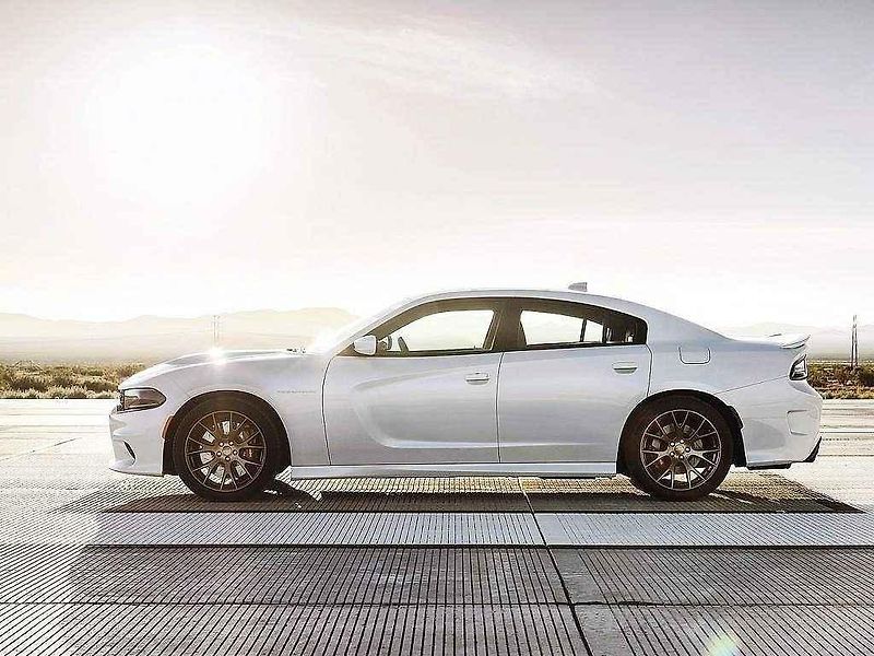 Dodge Charger SRT Hellcat.