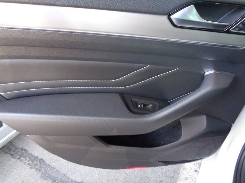Volkswagen Passat 2.0 TDI DSG Elegance 110 kW - fotka 30 z 30