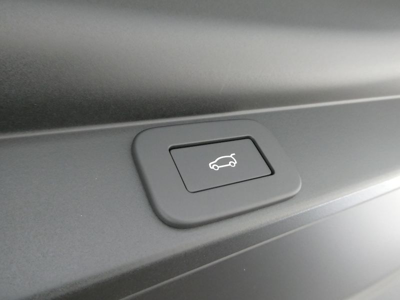Land Rover Range Rover 4,4 Autobiography P530 - fotka 41 z 44