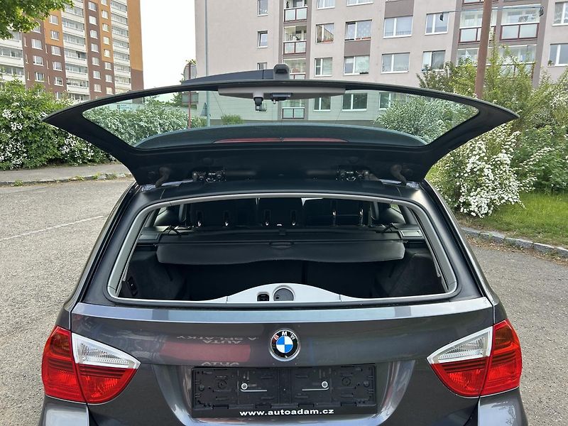 BMW Řada 3 320i  - fotka 22 z 51