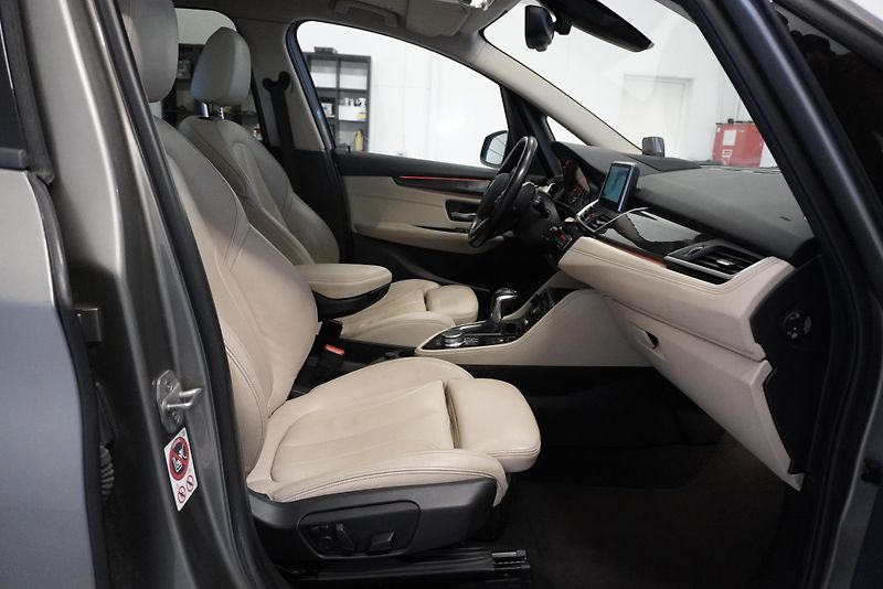 BMW Řada 2 2,0 GRAN TOURER - fotka 31 z 33