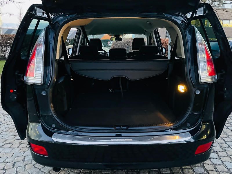 Mazda 5 1.8i 85KW BENZIN MANUÁL VÝHŘEV - fotka 21 z 38