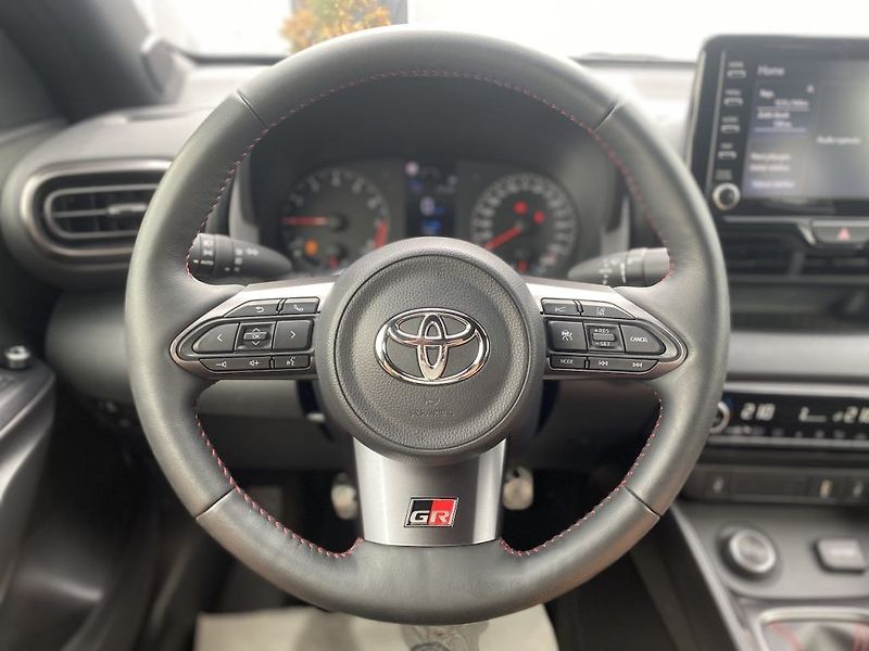 Toyota GR Yaris 1.6iT, Sport, manual, 4x4, DPH - fotka 12 z 29