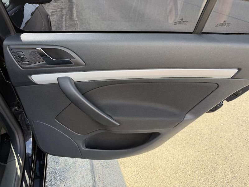 Škoda Octavia (2011) 2,0TDI 103 kW ELEGANCE 1MAJITE - fotka 23 z 48