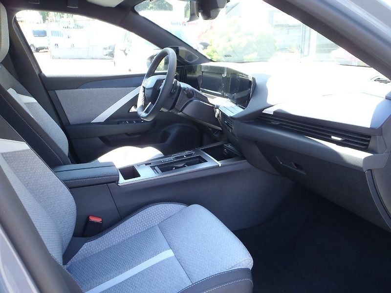 Opel Astra ST Edition Hybrid 1.2 Turbo - fotka 10 z 34