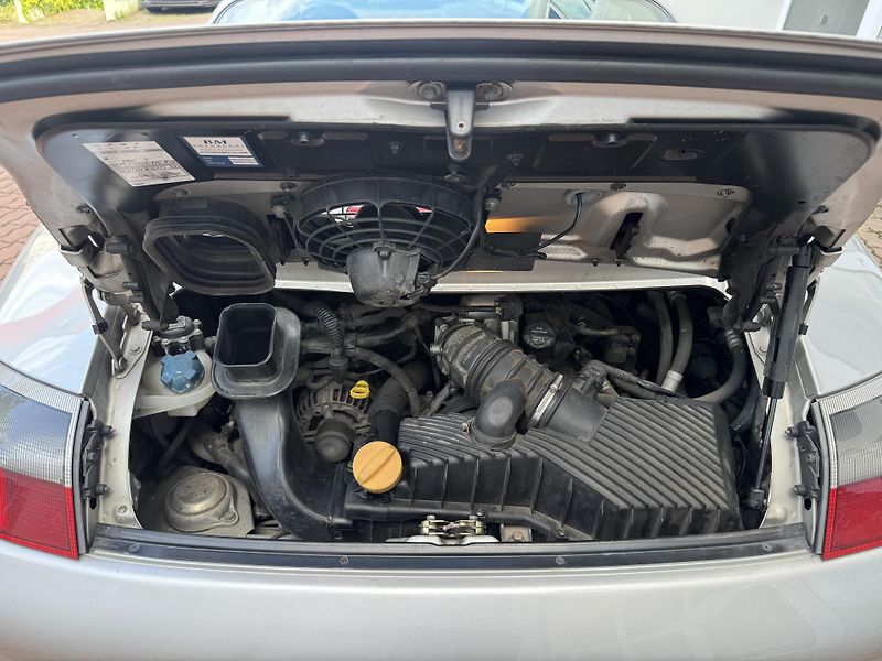 Porsche 911 (1999) Carrera - fotka 17 z 17