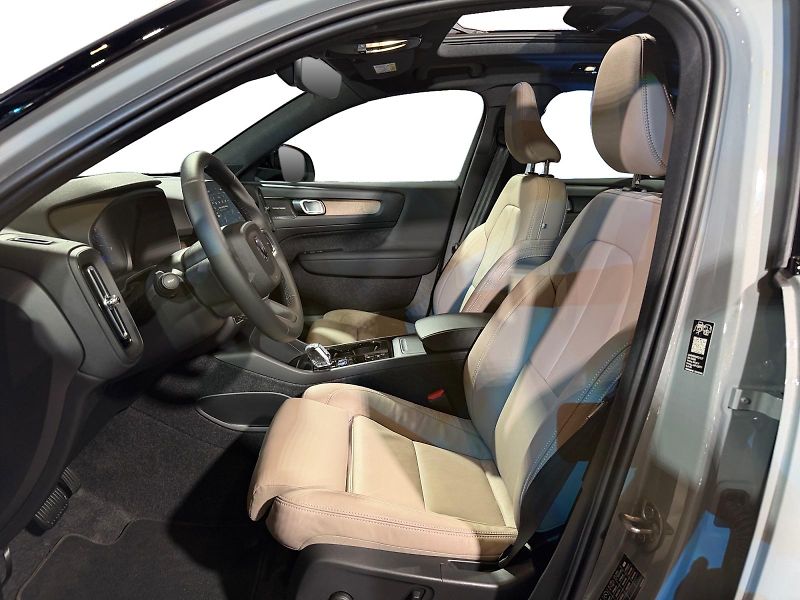 Volvo XC40 (2026)  NEW PLUS LOUNGE PAKET MY27 - fotka 5 z 9