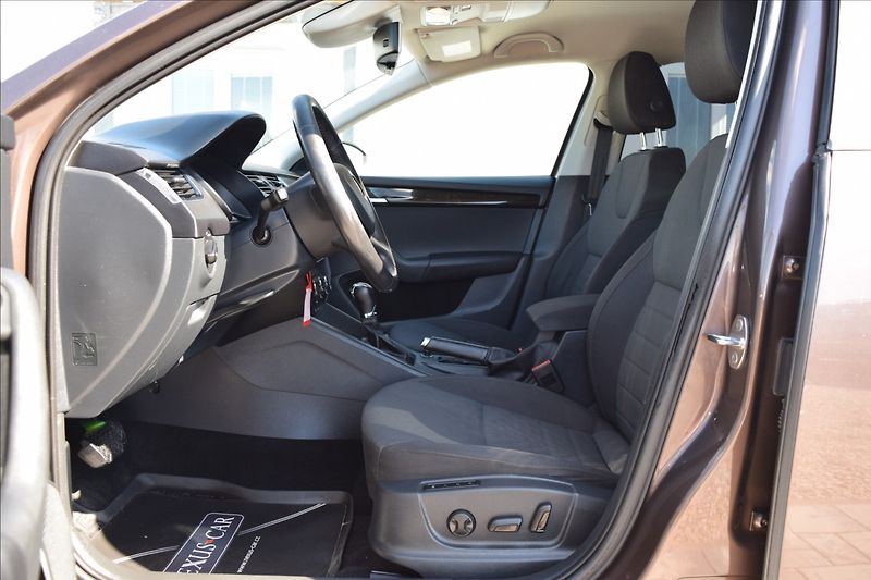 Škoda Octavia 2,0 TDI 110KW DSG TAŽNÉ NAVI - fotka 15 z 47