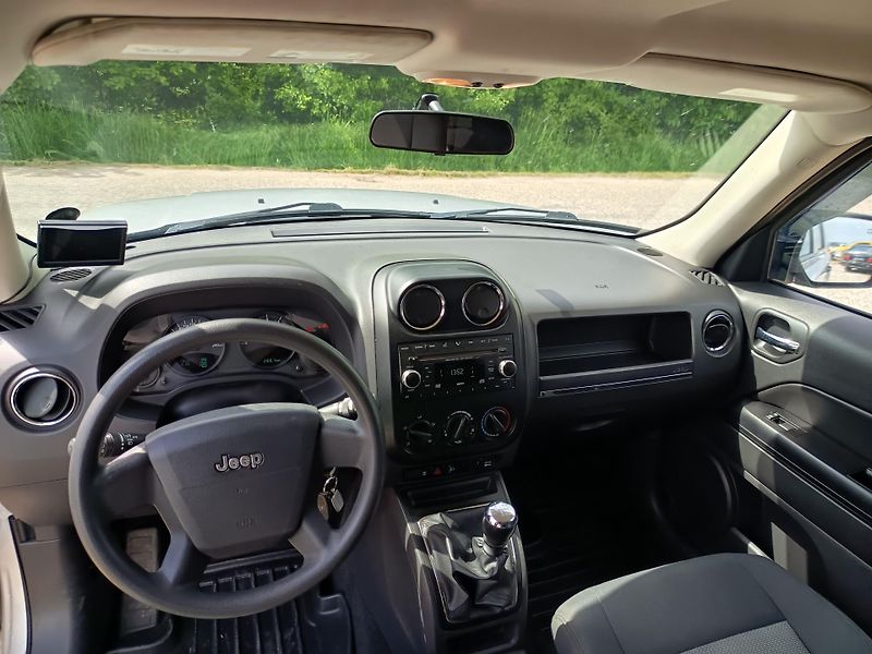 Jeep Patriot (2010) 2.0 TD 103kw - fotka 24 z 35