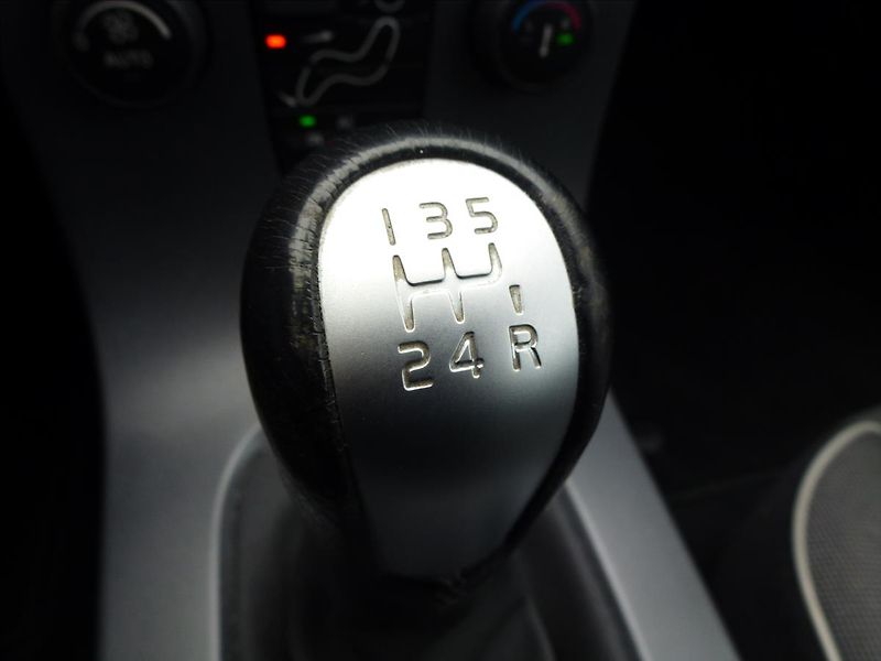 Volvo C30 2,0 i 16V Titanium Grey - fotka 43 z 62