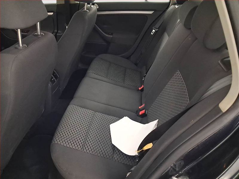 Volkswagen Golf (2010) 1.6 TDI, po STK, Tažné - fotka 10 z 18
