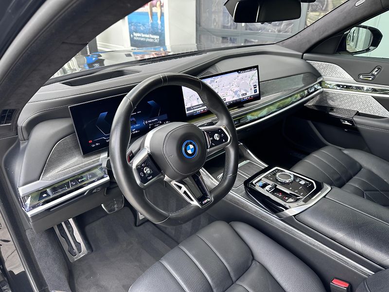 BMW i7 xDrive60 - fotka 11 z 31