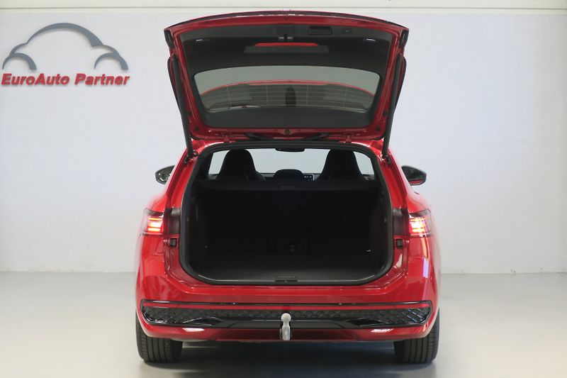 Volkswagen Passat Variant (2024) R-Line 2,0TDI 142kW 4M Nez.Top - fotka 45 z 50
