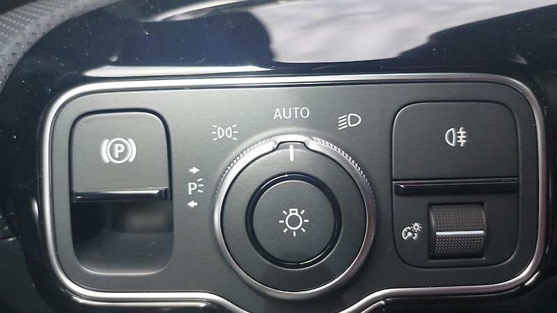 Mercedes-Benz Třídy A 250e s hybridní technologií EQ - fotka 21 z 27