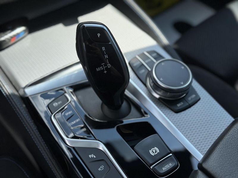 BMW Řada 5 (2019) BMW 530D 2019 - fotka 19 z 20