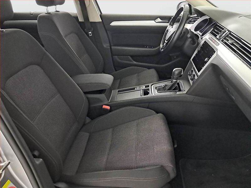 Volkswagen Passat (2019) 1.6 TDI, Automat, Navi - fotka 9 z 27