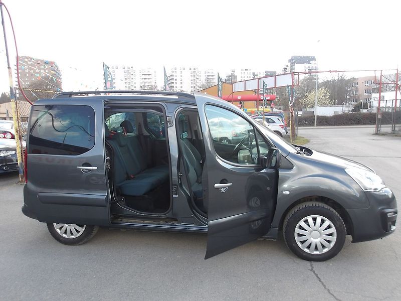 Citroën Berlingo 1,6HDi MULTISPACE 1.MAJITEL !! - fotka 16 z 32