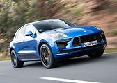 Porsche Macan Turbo. 0-100 km/h za 4,5 s. Maximální rychlost 270 km/h. Cena: 2 480 000 Kč.