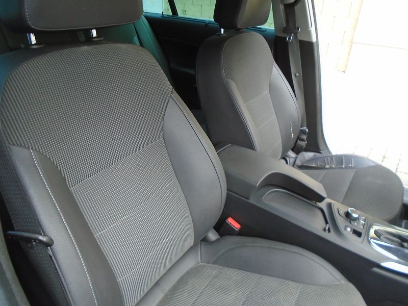 Opel Insignia (2011) 2.0 CDTi Combi 4X4 Automat - fotka 12 z 16