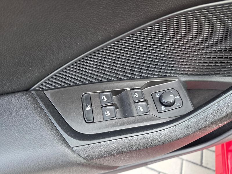Škoda Octavia (2023) 2.0TDI DSG STYLE TAŽNÉ FULLLED - fotka 17 z 24