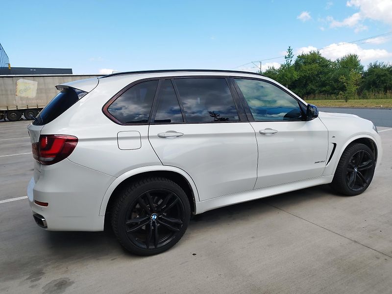 BMW X5 (2015) 4.0D,M-PACKETvolat 608 081 843 - fotka 3 z 20