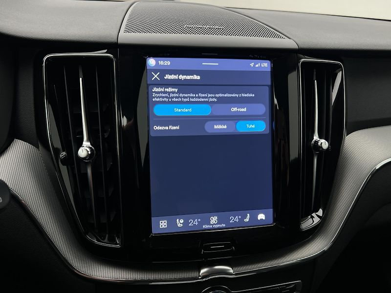 Volvo XC60 B5 AWD PLUS DARK AUT REZERVACE - fotka 34 z 44