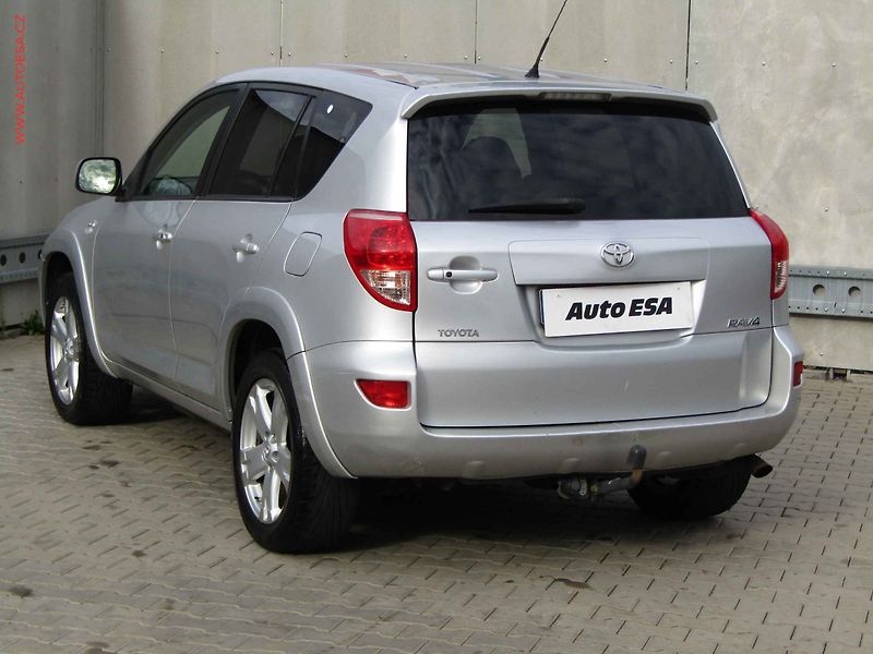 Toyota RAV4 (2007) 2.2. D-CAT 4x4, AC, kůže - fotka 6 z 23