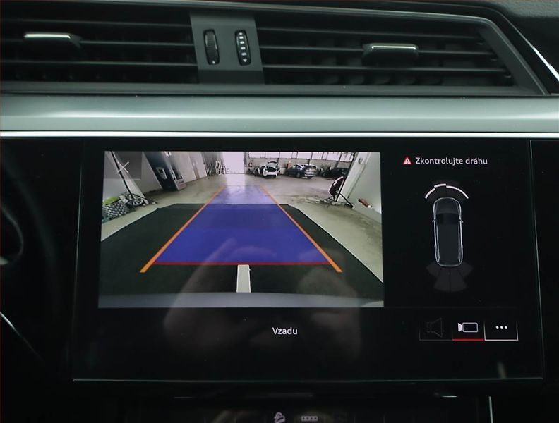 Audi e-tron (2021) 50 quattro, SoH 92% - fotka 16 z 19