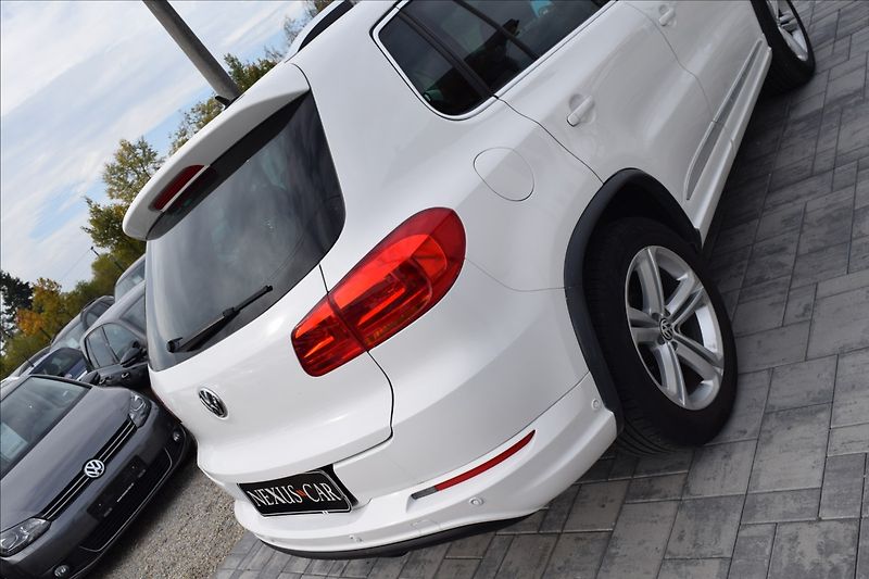 Volkswagen Tiguan 2,0 TDi 81KW R-LINE - fotka 12 z 51