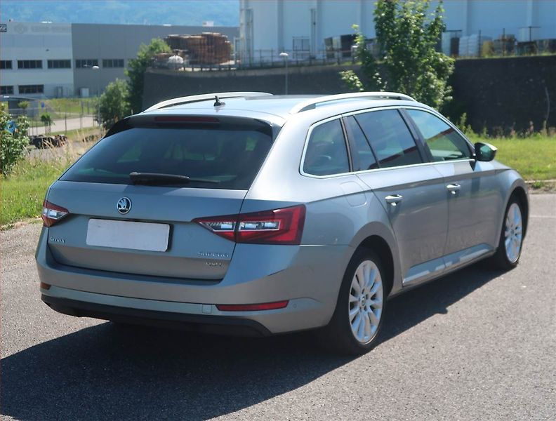 Škoda Superb (2017) 2.0 TDI 4x4, 4X4, Automat - fotka 5 z 14