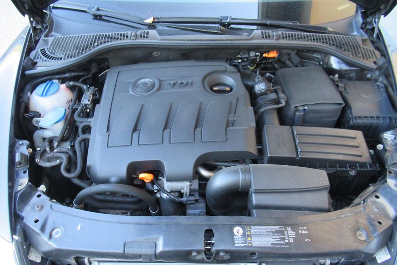 Škoda Octavia 1.6 TDi AUT. KLIMA TAŽNÉ - fotka 18 z 19