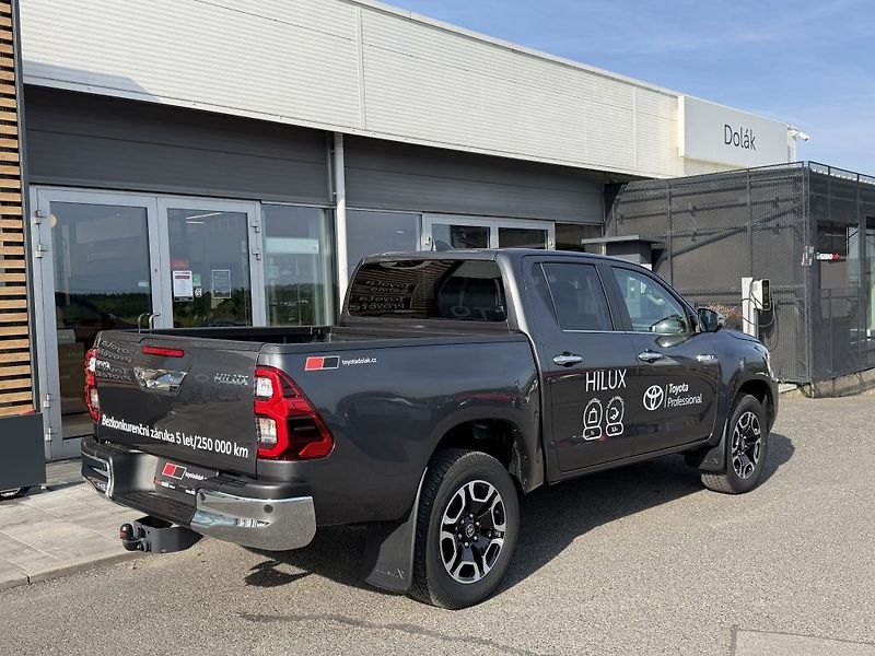 Toyota Hilux 2.8D, Executive, DPH, 8tis km - fotka 5 z 26