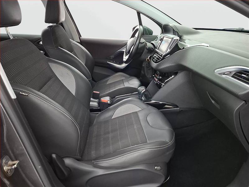 Peugeot 2008 (2018) 1.2 PureTech, Automat, Kůže - fotka 9 z 19