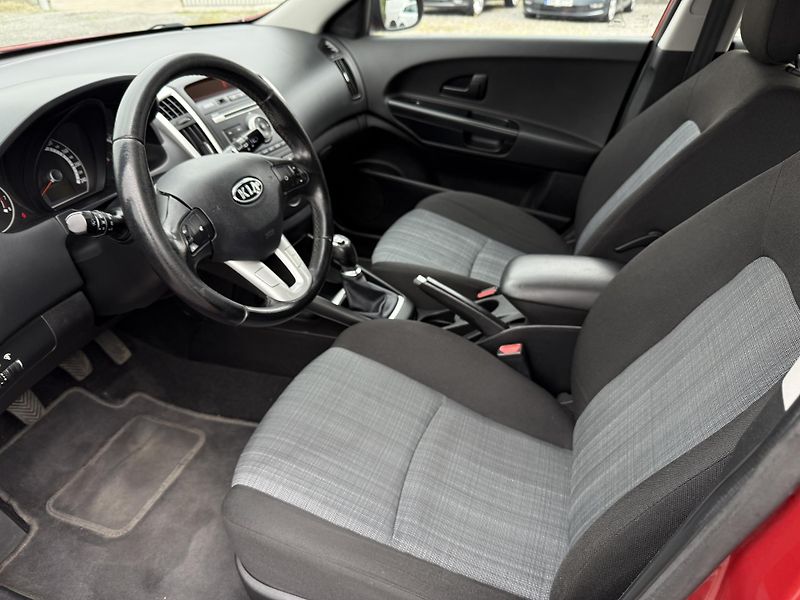 Kia Ceed 1.4CVVT 66kW ČR - fotka 8 z 17