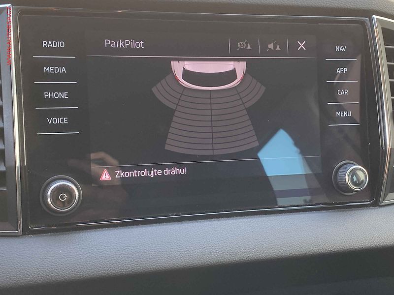 Škoda Karoq (2018) 1.0 TSi, Ambition, navi - fotka 16 z 16