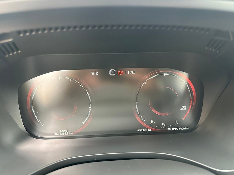Volvo XC60 D4 140Kw AWD - fotka 16 z 23