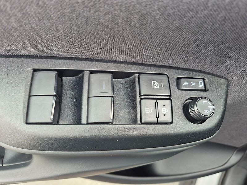 Toyota Yaris Cross 1,5 HEV FWD Style - fotka 16 z 18