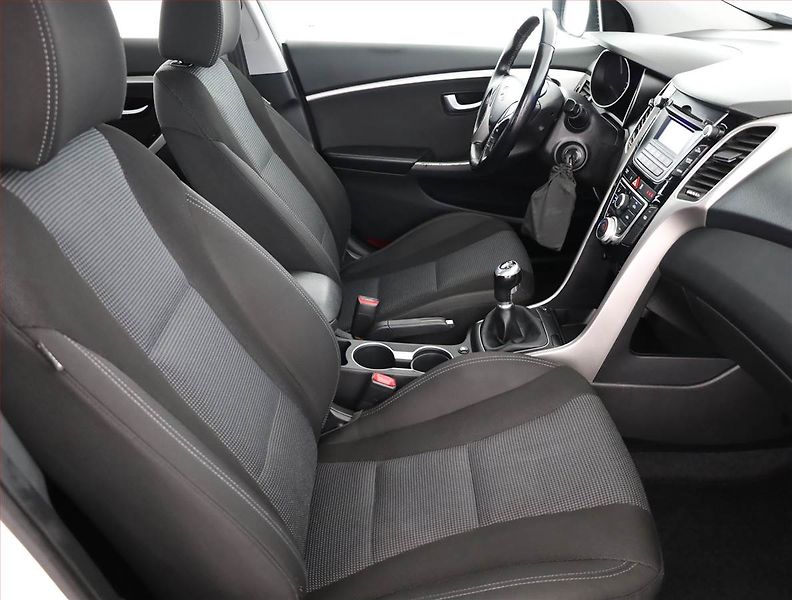 Hyundai i30 (2016) 1.6 MPI, Serv.kniha, Tempomat - fotka 7 z 19
