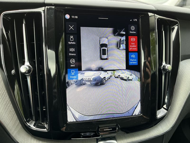 Volvo XC60 B5 AWD PLUS DARK/360/vent/kola - fotka 30 z 50