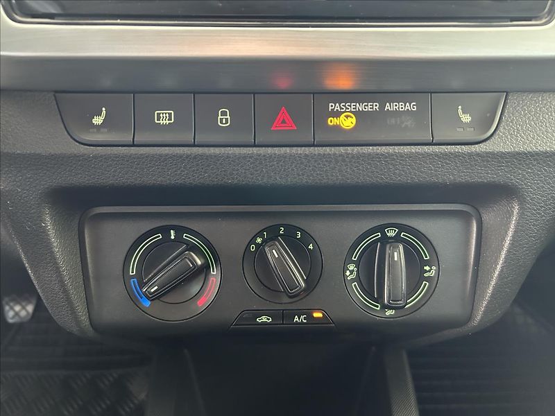 Škoda Fabia 1,2   TSI 66kW,SERVISKA,2.MAJ - fotka 15 z 20