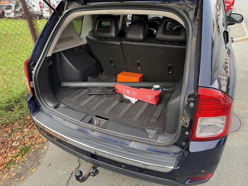 Jeep Compass (2013) 2.2 CRDi 120kw 2013-nepojízdné - fotka 9 z 10