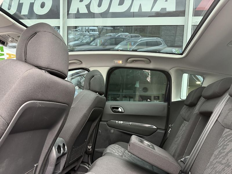 Peugeot 3008 1,6i Panorama Automat ČR - fotka 18 z 34