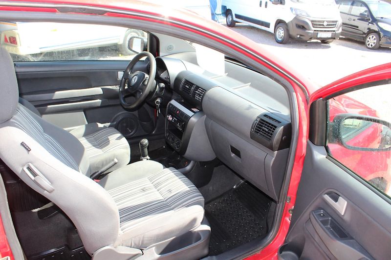 Volkswagen Fox (2006) 1,2i EL.OKNA SERVO ESP CENTRÁL - fotka 13 z 15