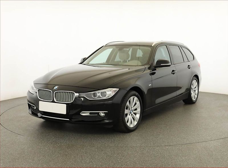 BMW Řada 3 (2013) Modern Line 320 d xDrive, 4X4 - fotka 2 z 15