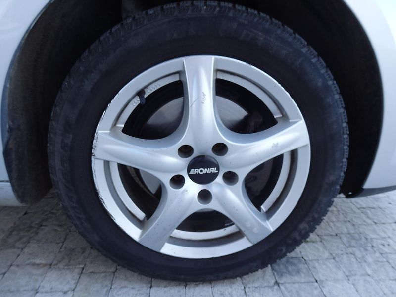 Volkswagen Touran 1,9TDi 77kW KLIMA, ZÁVĚS - fotka 14 z 16